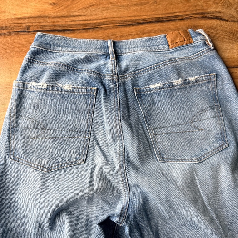 American Eagle Baggy Jean High Rise Relaxed Light Washed Rigid Denim Size 10 Reg - Picture 10 of 11